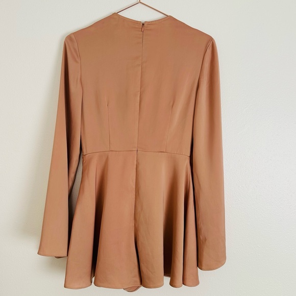 C/MEO Collective influential playsuit bell sleeve satin V-neck boho blush romper - Picture 5 of 8